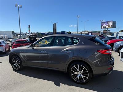 2017 Maserati Levante - Thumbnail