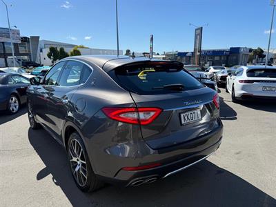 2017 Maserati Levante - Thumbnail