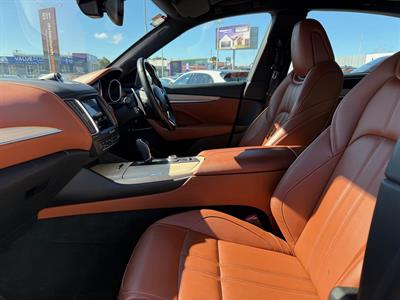 2017 Maserati Levante - Thumbnail