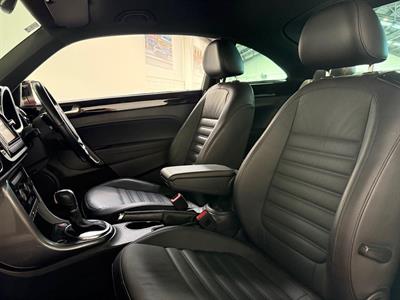 2019 Volkswagen Beetle - Thumbnail