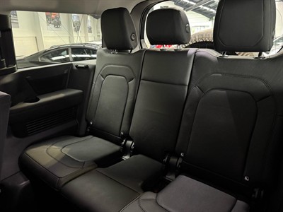 2023 Land Rover Defender - Thumbnail