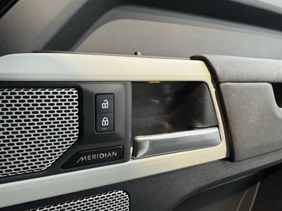 2023 Land Rover Defender - Thumbnail