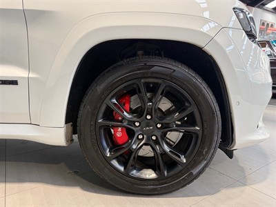 2017 Jeep Grand Cherokee - Thumbnail
