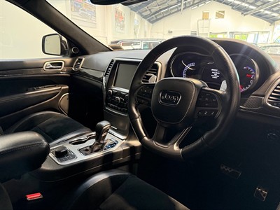 2017 Jeep Grand Cherokee - Thumbnail