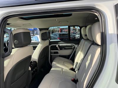 2022 Land Rover Defender - Thumbnail