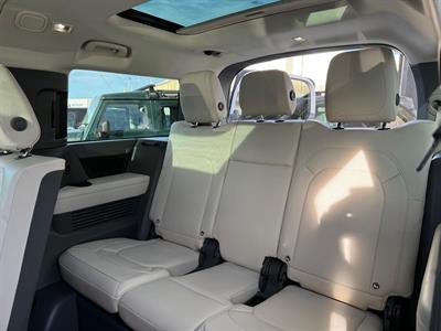 2022 Land Rover Defender - Thumbnail